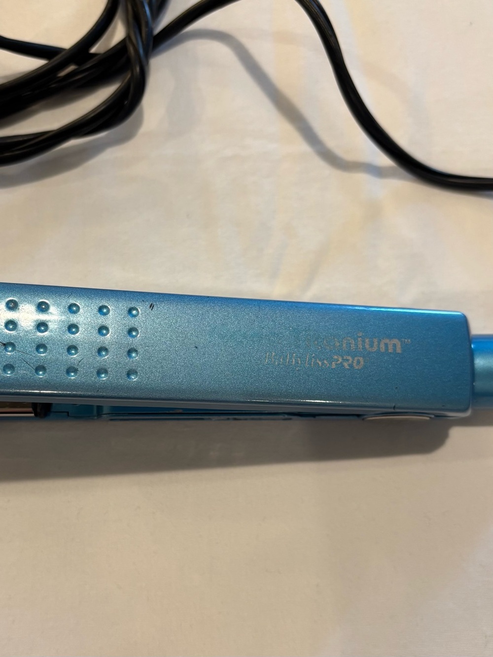 BabylissPRO 1 1/4" Nano Titanium Flat Iron - Picture 8 of 9